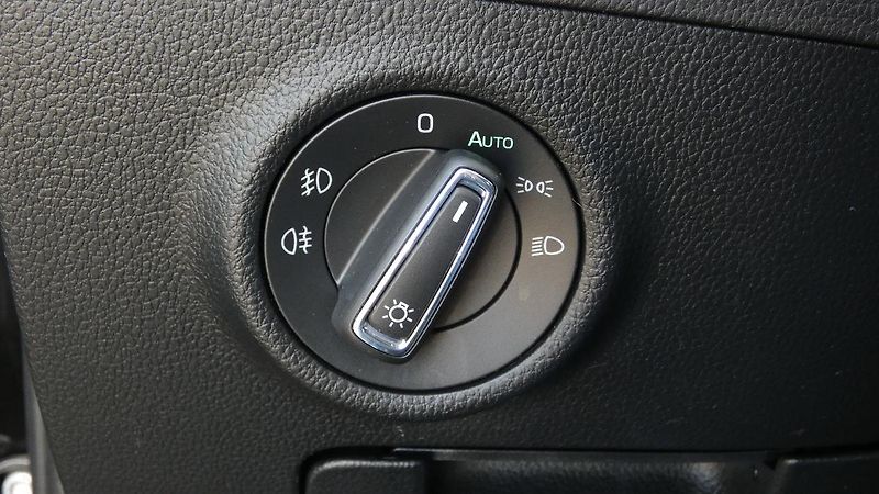 Škoda Superb Combi 2,0 TDI DSG Style - fotka 10 z 24