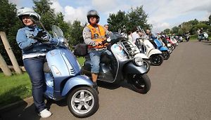 Skútry nabízejí pohodlné svezení. Vybírat můžete slabší i silnější stroje.