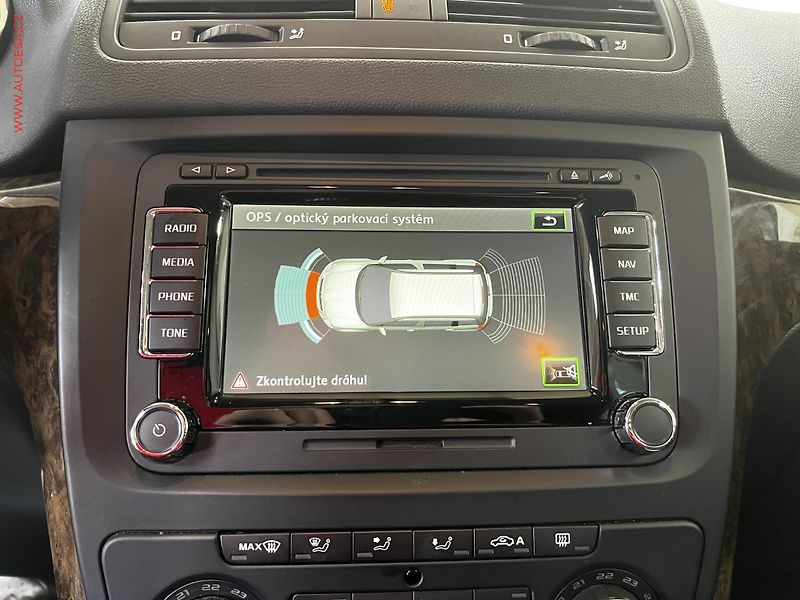 Peugeot 5008 (2010) 1.6i, 1.maj, AAC, tempo - fotka 15 z 16