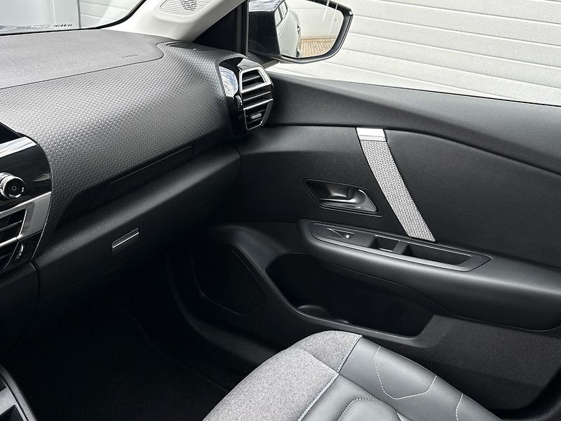 Citroën C4 (2023) Shine 1.2 PureTech 130 EAT8 - fotka 49 z 58