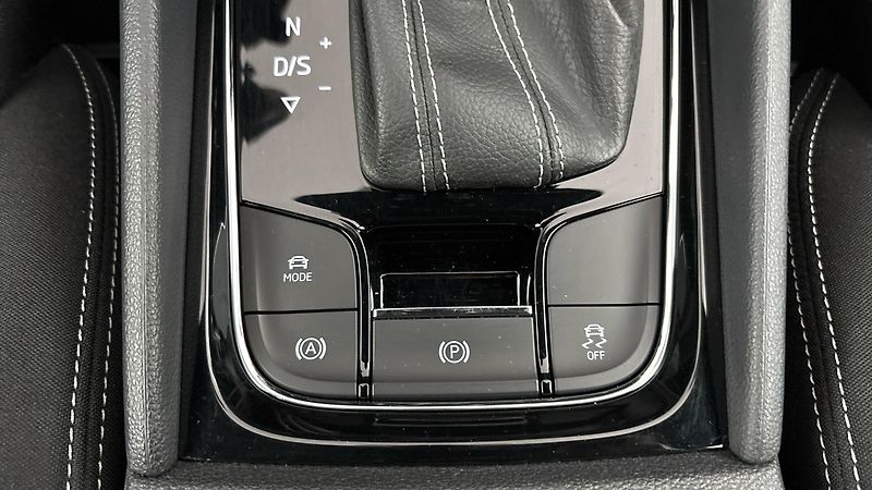 Škoda Karoq 1.5 TSI DSG Sportline - fotka 22 z 27