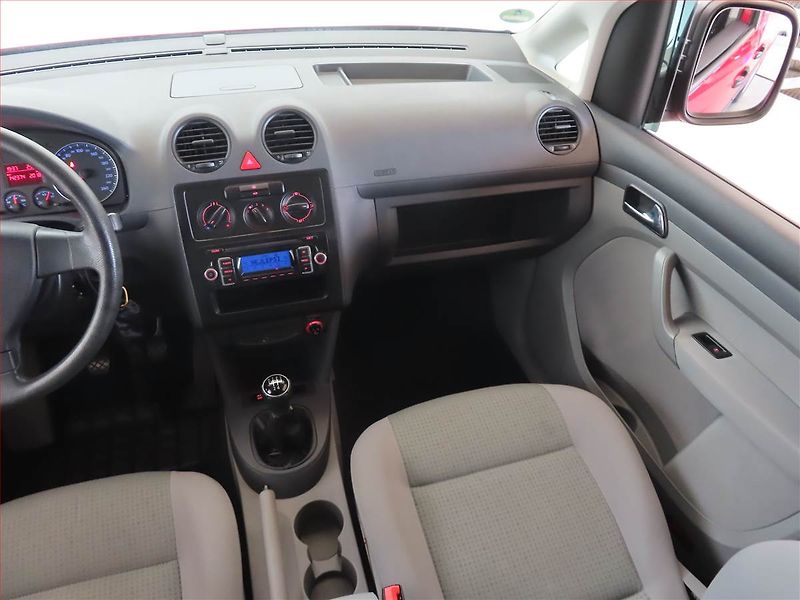 Volkswagen Caddy (2009) 1.4 i, 5Míst, 1Maj - fotka 8 z 13