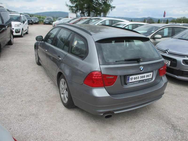 BMW Řada 3 (2011) 320i combi - fotka 3 z 9
