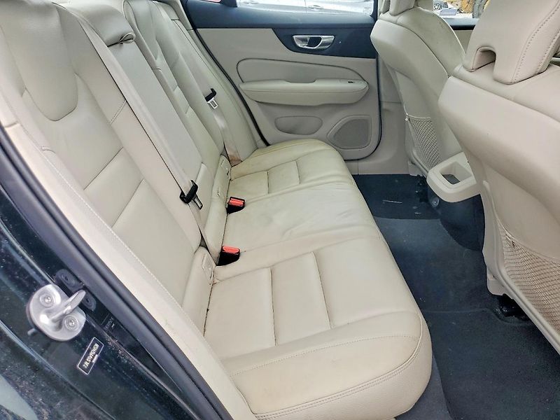 Volvo S60 (2023) PLUS - fotka 10 z 11