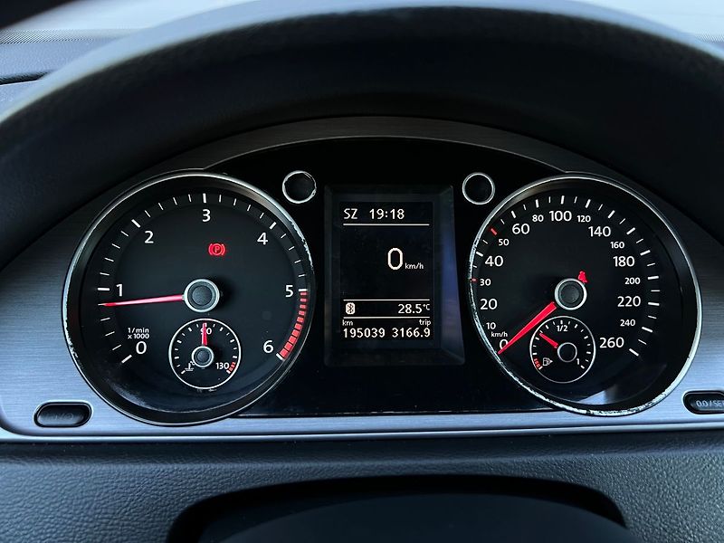 Volkswagen Passat TDI-ALU-NAVI-PLNÝ SERVIS - fotka 30 z 45