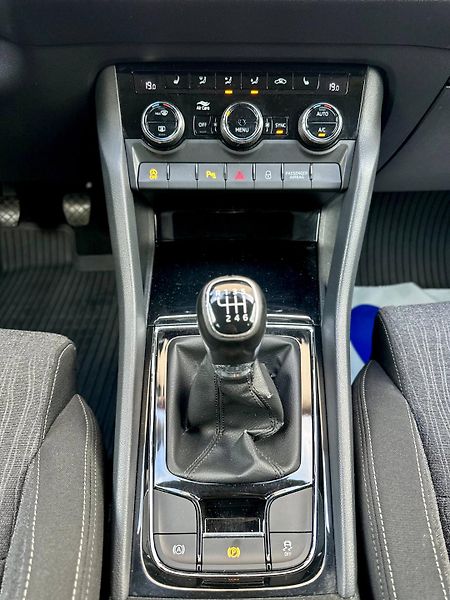 Škoda Karoq (2019) 1.6 TDI 2019 VELKY SERVIS - fotka 19 z 37