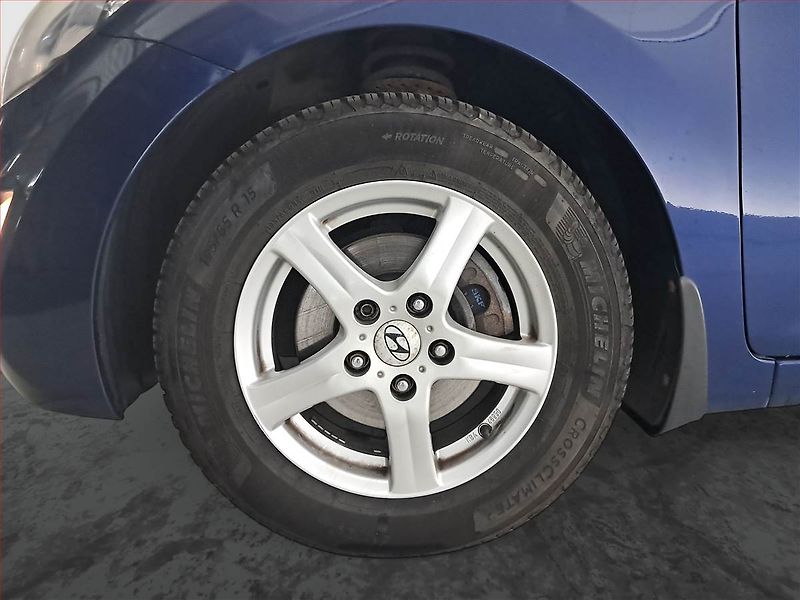 Hyundai Elantra (2012) 1.6, Tempomat, Park. senzory - fotka 15 z 20