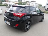 Hyundai i30 1,6CRDi  Automat!! 2 x kola! - náhled 9