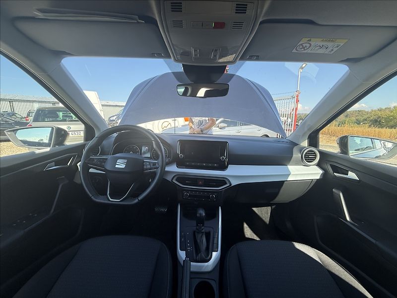 Seat Arona 1,0 TSI DSG 81kW 39.000Km - fotka 23 z 33