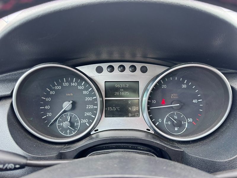 Mercedes-Benz Třídy R (2006) 320 CDI 4X4 165 KW STK - fotka 18 z 38
