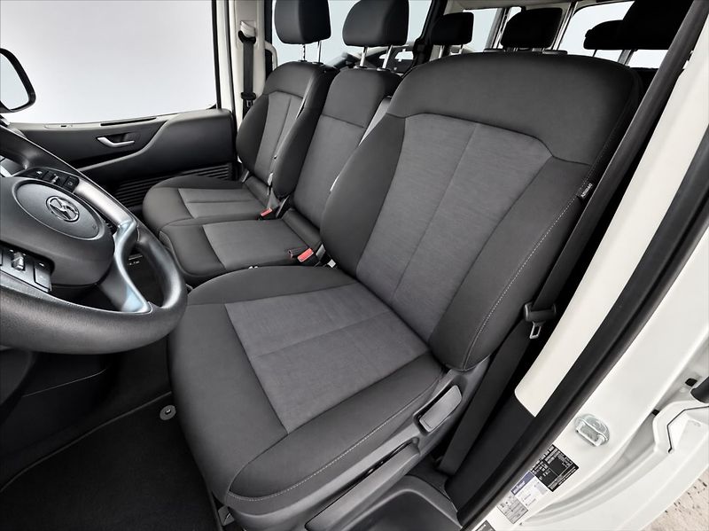 Hyundai Staria 2,2 130 KW COMFORT KAM DPH 9 m - fotka 6 z 16