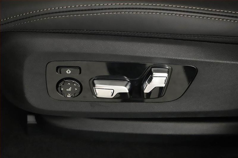 BMW X6 (2025) xDrive30d, M Paket, Navigace - fotka 13 z 20