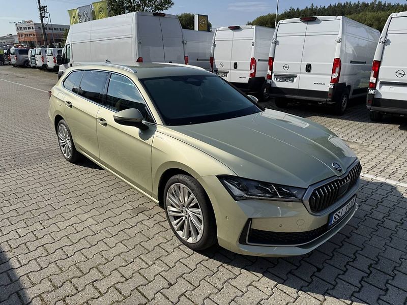 Škoda Superb Combi L&K 2,0 TDI 110kW DSG7/. - fotka 7 z 26