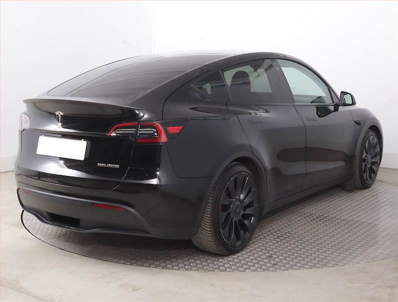 Tesla Model Y (2023) Performance 79kWh, SoH 92% - fotka 5 z 21