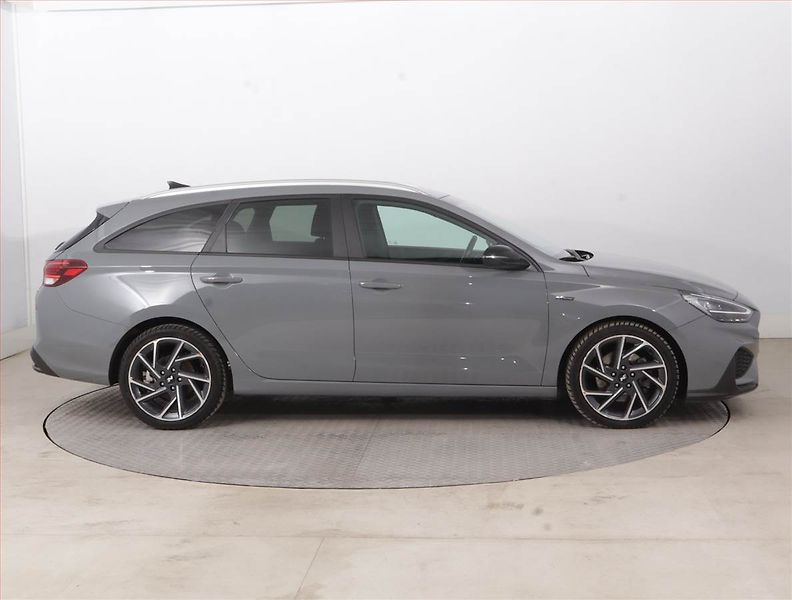 Hyundai i30 (2023) N-Line 1.5 T-GDI MHEV - fotka 6 z 17