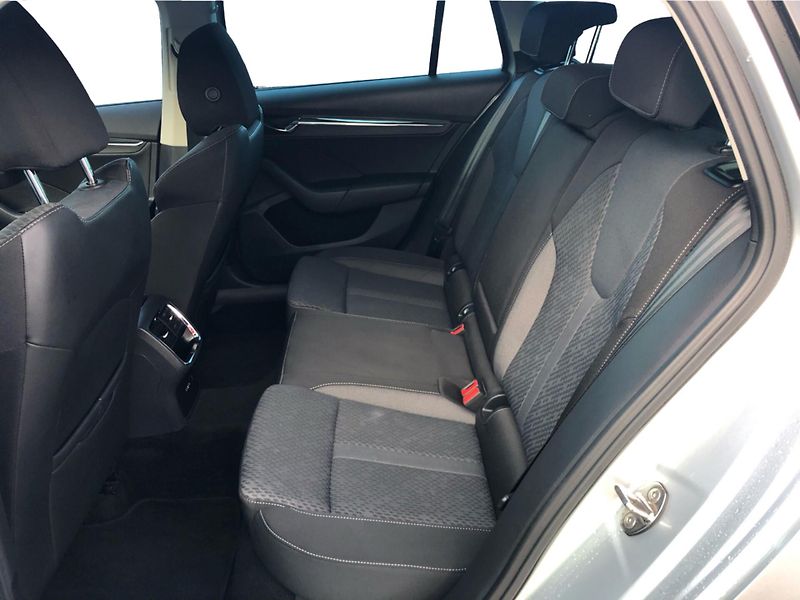 Škoda Octavia 2,0TDi 110kW STYLE DSG - fotka 12 z 29