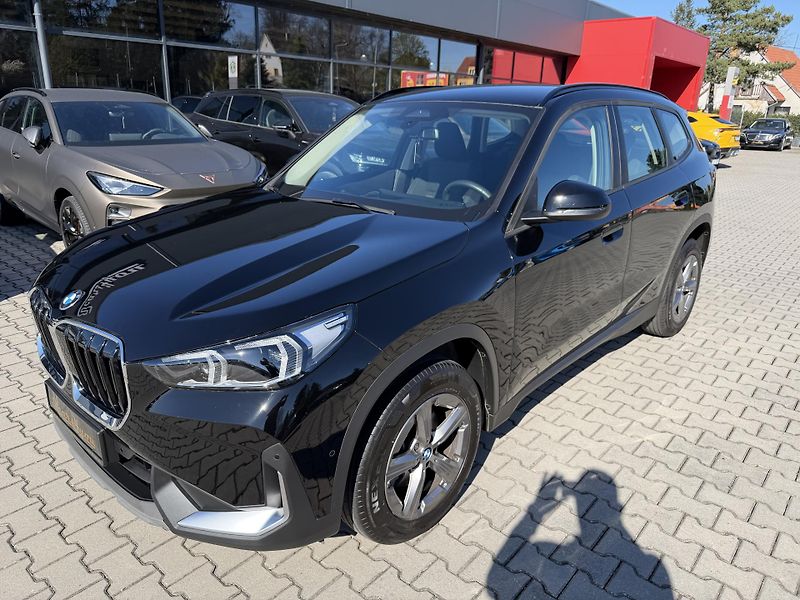 BMW X1 (2024) 18i 100kW LED KAMERA CZ - fotka 2 z 40
