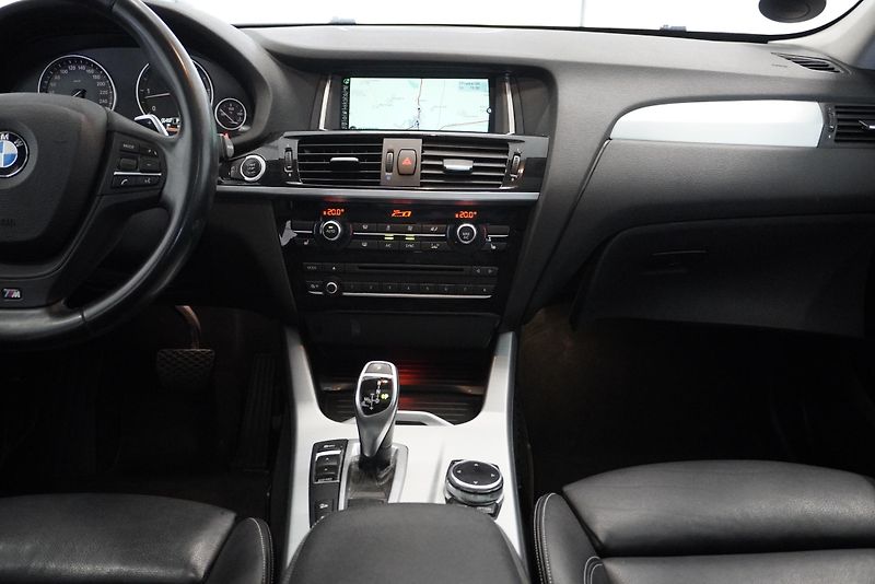 BMW X3 3.0d 230 kW XDRIVE AUTOMAT - fotka 25 z 32