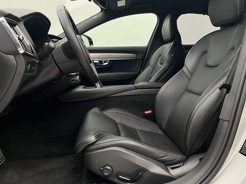 Volvo S90 B6 AWD R-Design - fotka 3 z 49