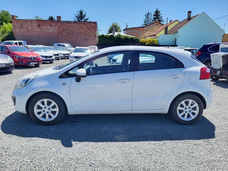 Kia Rio 1.4 i DOHC 16V 80kW - fotka 2 z 35