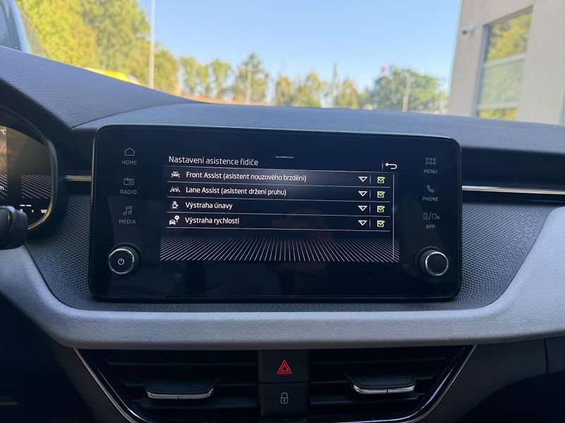 Škoda Scala Top Selection 1.5 TSI 110kw DS - fotka 14 z 23