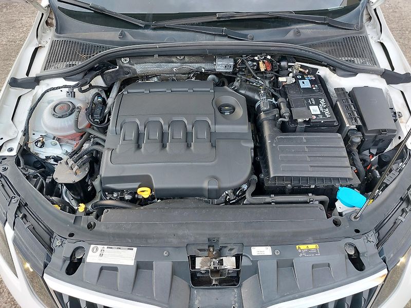 Škoda Octavia 1,6 TDi 85kw Ambition ČR Nav. - fotka 18 z 18