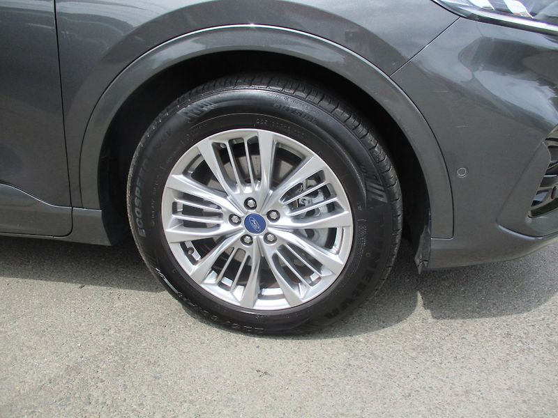 Ford Kuga 2.5 PHEV ST-LINE 30tkm!TAŽNÉ Z - fotka 27 z 50