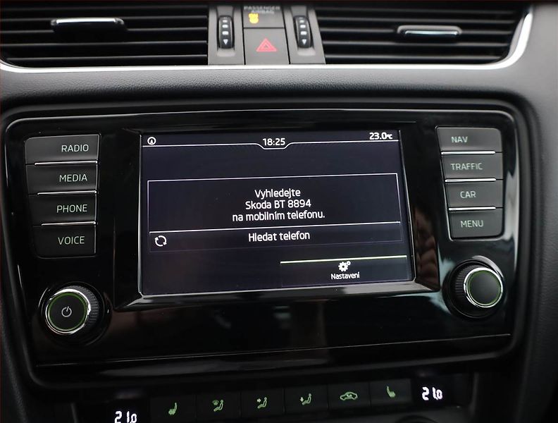 Škoda Octavia (2016) 1.6 TDI, Automat, Navi, Xenony - fotka 14 z 19