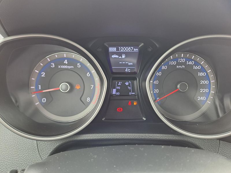 Hyundai i30 1.4i PĚKNÝ STAV, SERVISKA - fotka 17 z 32