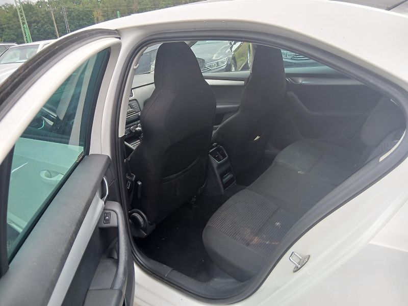 Škoda Octavia 3, 1.2 TSI, plně pojízdné  - fotka 22 z 27