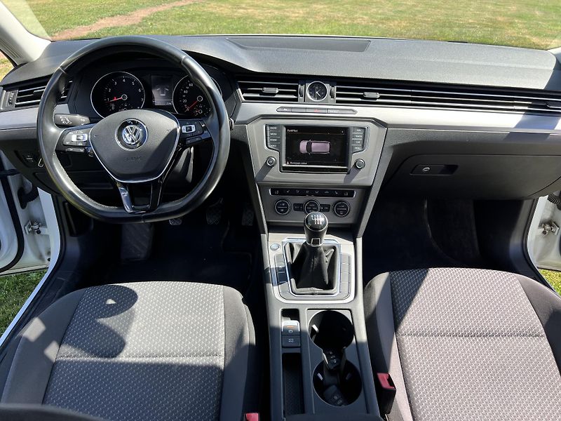Volkswagen Passat 1.4TSI 92KW,NAVI,LED,ALU - fotka 32 z 44