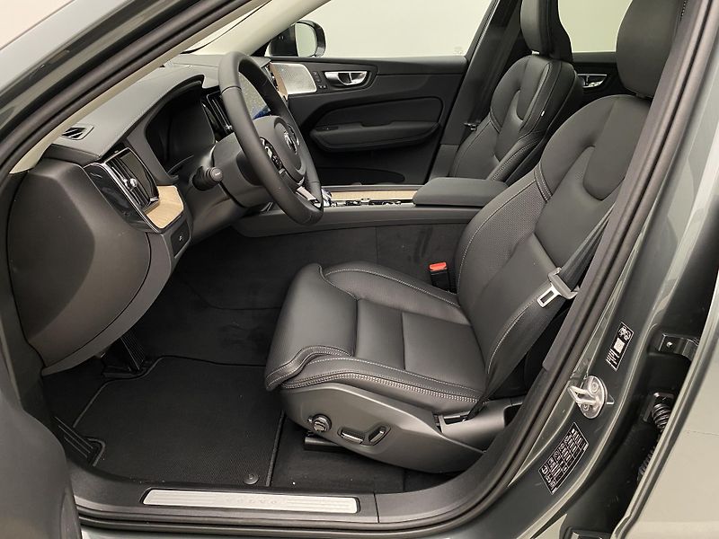 Volvo XC60 B5 AWD ULTRA CZ 1.maj - fotka 4 z 52