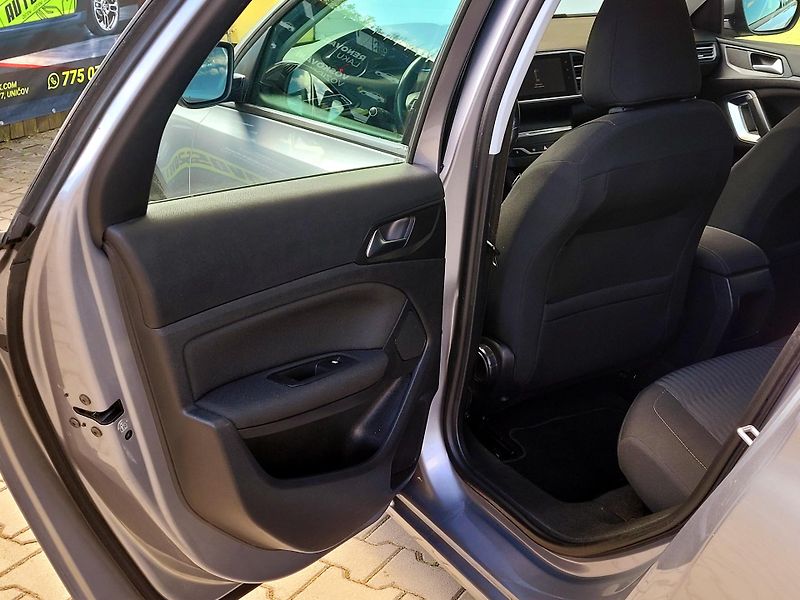 Peugeot 308 96kW,CZ,1maj,SERV.KNIHA       - fotka 16 z 40