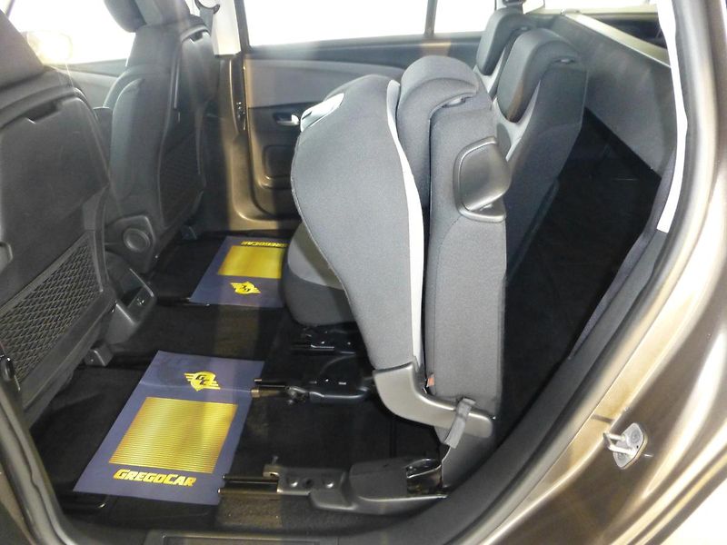 Citroën Grand C4 Picasso (2014) 1,6HDI*DIGI*NAVIGACE*ALU*7MIST - fotka 15 z 29