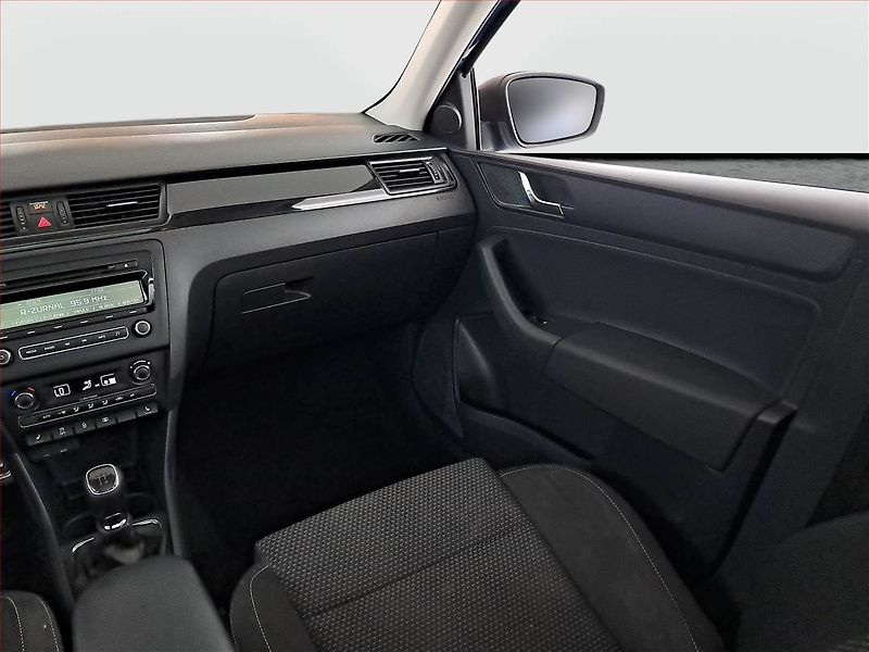 Škoda Rapid (2015) Spaceback 1.2 TSI, Tempomat - fotka 8 z 19