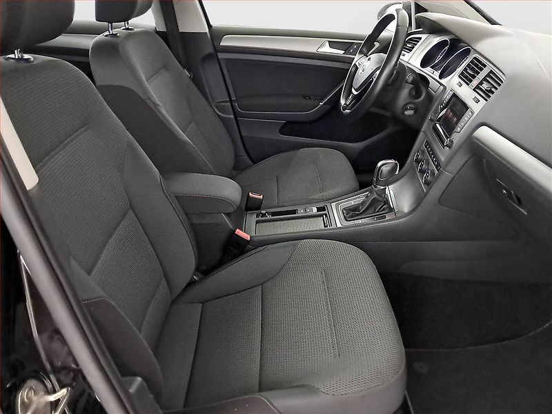 Volkswagen Golf (2014) Comfortline 1.6 TDI, Automat - fotka 9 z 18