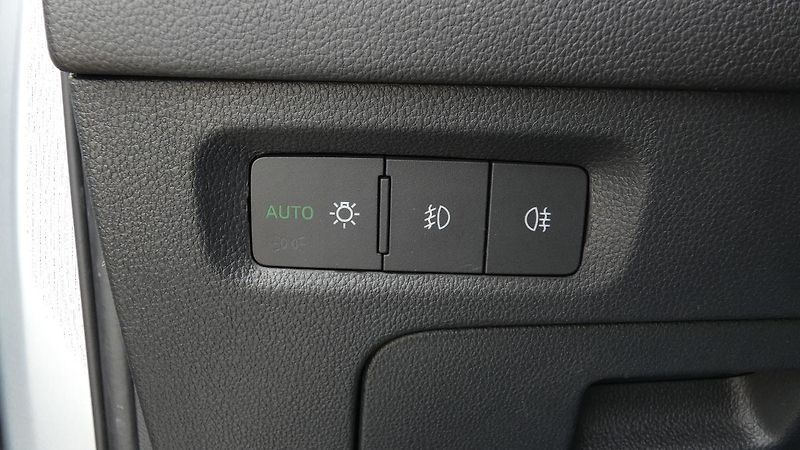 Škoda Octavia Combi 2,0 TDI Style 4x4 DSG 11 - fotka 10 z 25