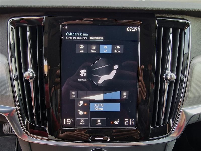 Volvo V90 B4 AWD Momentum Pro Auto,1Maj - fotka 34 z 50