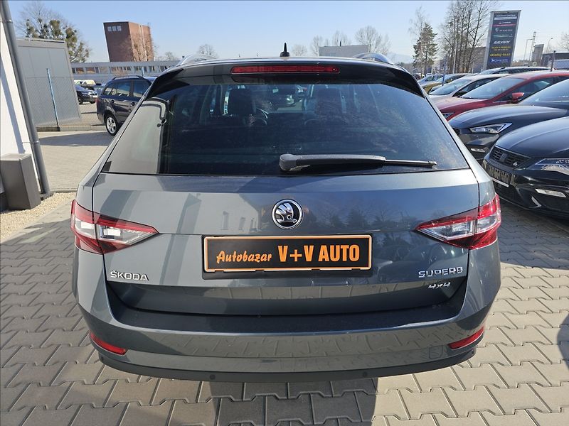 Škoda Superb 3 2,0TDi Laurin & Klement - fotka 7 z 46
