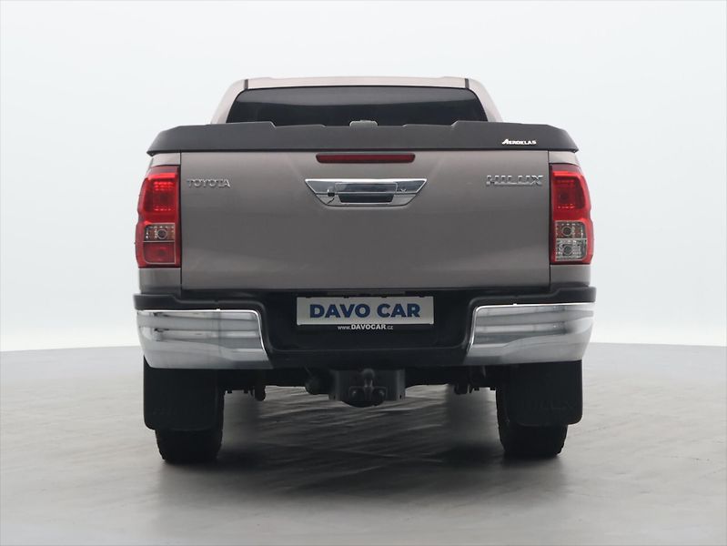 Toyota Hilux 2,4 D-4D 110kW Automat Tažné - fotka 6 z 28