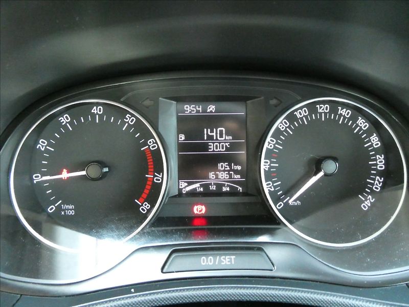 Škoda Fabia 1,0 TSI 81kW Ambition,2 x kola - fotka 30 z 38