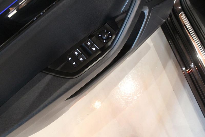 Škoda Superb (2019) 2.0TDI DSG L&K 4x4 Display - fotka 16 z 45