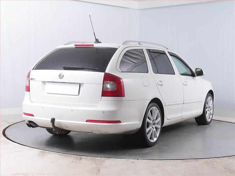 Škoda Octavia (2010) RS 2.0 TDI, Xenony, Tempomat - fotka 5 z 14