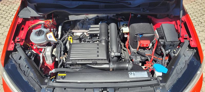 Volkswagen Golf Sportsvan (2015) 1,2TSi 81kW benzín „Lounge“ - fotka 38 z 41