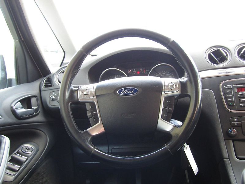 Ford Galaxy (2013) 1.6 TDCi  ZIMNÍ + LETNÍ PNEU - fotka 16 z 34