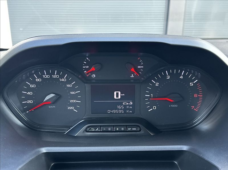 Peugeot Partner 1,5 BlueHDI 102PS  Van Active - fotka 30 z 53