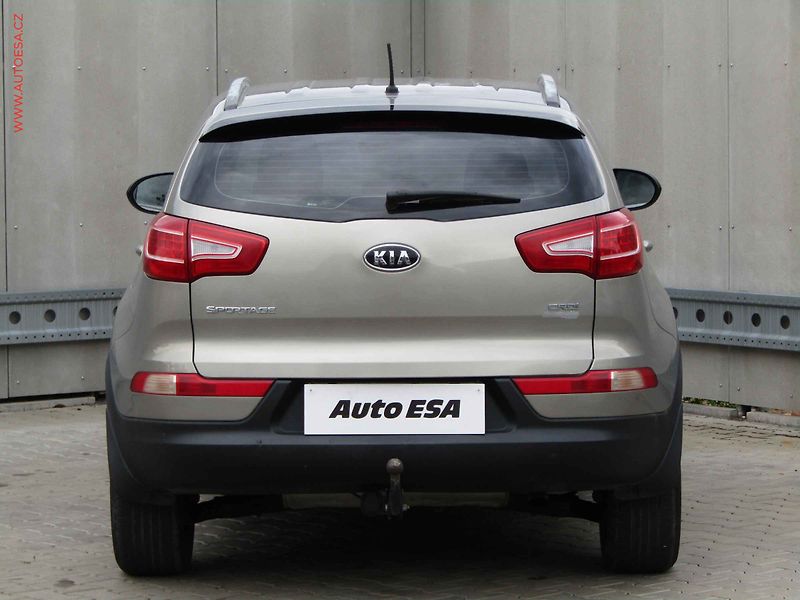 Kia Sportage (2011) 1.7CRDi, 2.maj,ČR, AC, tažné - fotka 5 z 18