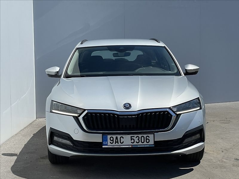 Škoda Octavia 2,0 TDI Combi Ambition Plus - fotka 22 z 23