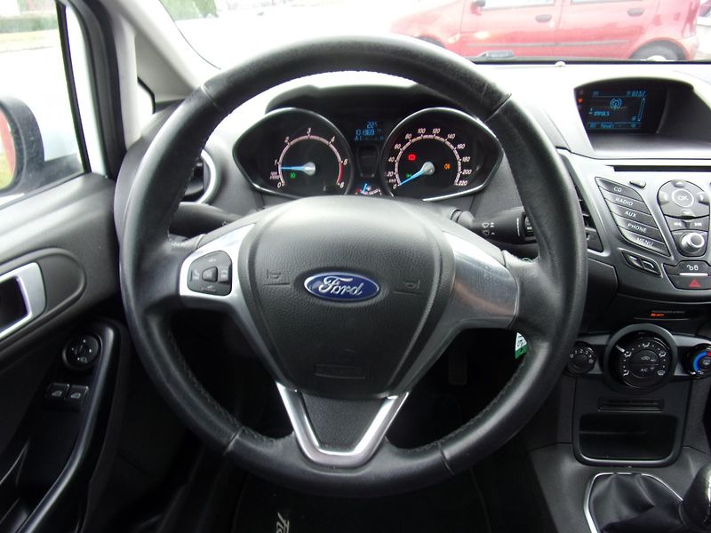 Ford Fiesta (2015) 1,5 - ZADÁNO - fotka 17 z 28