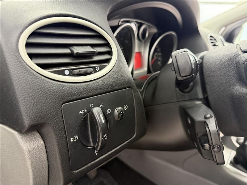 Ford Focus 1,6 i, Klima, 16V, 74kw, - fotka 13 z 24